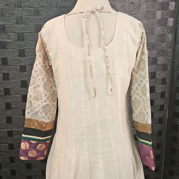 Elegant Indian Wedding Anarkali Cream and Purple Embroidered Dress Size Medium - Picture 8 of 11